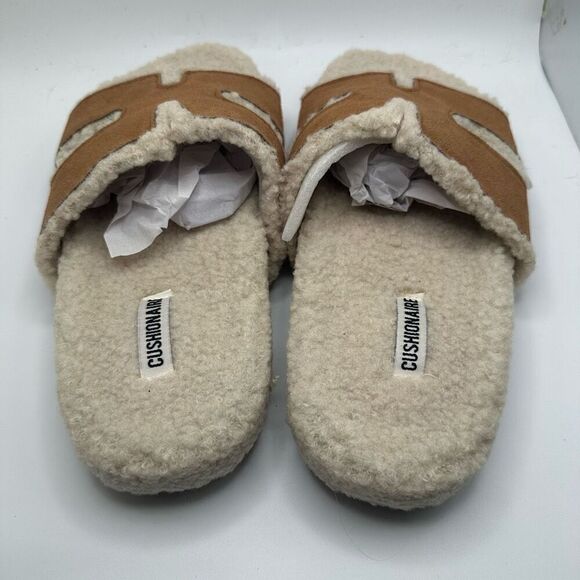 CUSHIONAIRE Women's Cuddle Fur Faux Shearling lined slide sandal +Memory Foam 8. - Picture 4 of 7